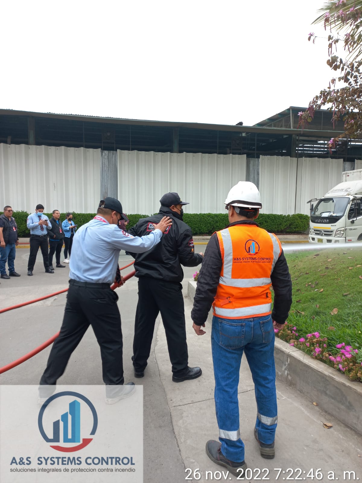 Capacitación de uso de gabinetes y manguera para sistema de agua contra incendio