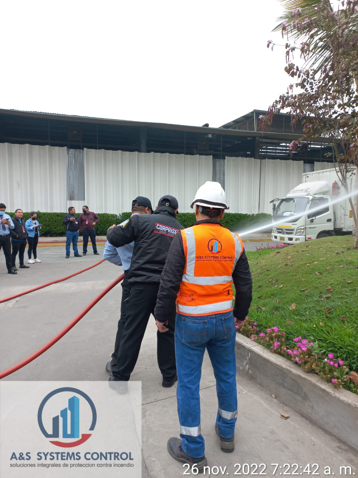 Capacitación de uso de gabinetes y manguera para sistema de agua contra incendio